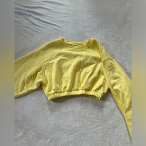 Alo Yoga Cropped crewneck. Size Small. Yellow.